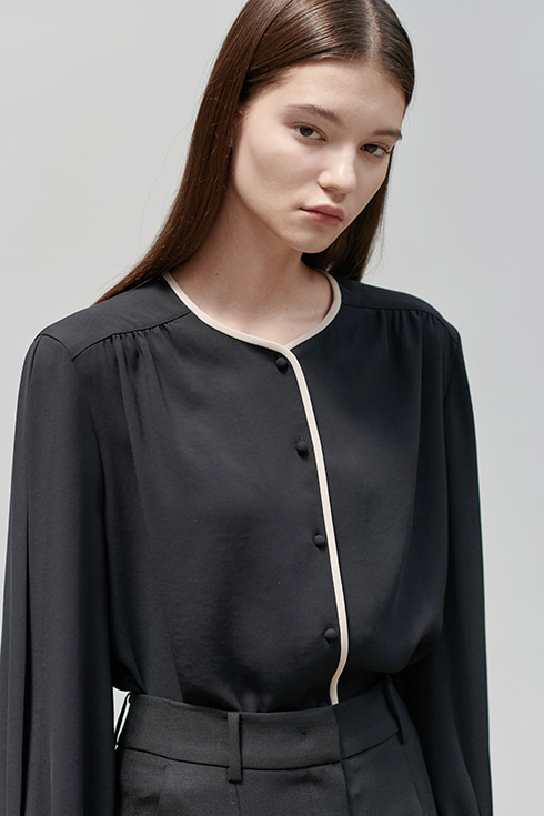 [B품] 22FN color point shirring blouse [BK]